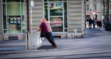 Liegestütze in der Stadt